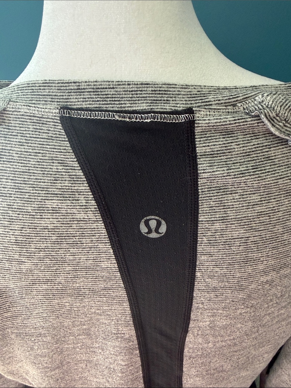 Lululemon Long Sleeve Athletic Top in Heather Gray with Black Panels - Picture 2 of 8